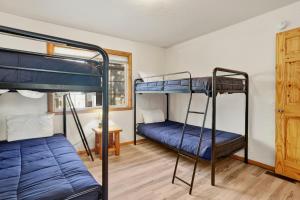 Postel nebo postele na pokoji v ubytování Oriole House #2518