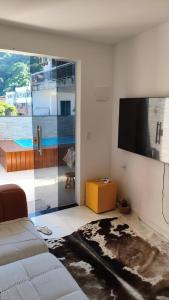 Μια τηλεόραση ή/και κέντρο ψυχαγωγίας στο Paraíso no Tabajaras