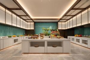 Kuchyň nebo kuchyňský kout v ubytování Hilton Garden Inn Chengdu Jinniu Yipintianxia