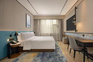 Postel nebo postele na pokoji v ubytování Hilton Garden Inn Chengdu Jinniu Yipintianxia