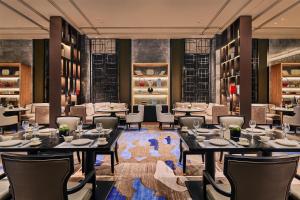 Istumisnurk majutusasutuses Secan Hotel Qingdao, Curio Collection By Hilton