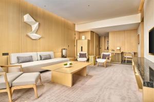 Istumisnurk majutusasutuses Secan Hotel Qingdao, Curio Collection By Hilton