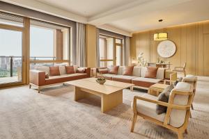 Istumisnurk majutusasutuses Secan Hotel Qingdao, Curio Collection By Hilton