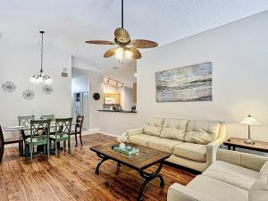 Posezení v ubytování Epic Frozen Themed home 20 min to Disneyworld dw4