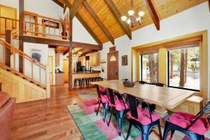 Khu vực ghế ngồi tại All season alpine retreat #1184