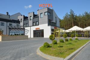 wykonanie hotelu z dziedzińcem w obiekcie Hotel Via Baltica w mieście Łomża