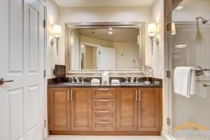 a bathroom with a sink and a large mirror at MGM Signature-03-611 Strip View Jacuzzi Studio in Las Vegas