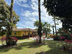 Κήπος έξω από το Villa La Isabella in Combia, Pereira, Colombia
