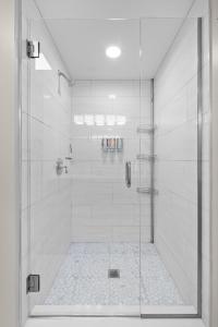 Koupelna v ubytování Bright Urban Comfort | JZ Vacation Rentals + 44 fotografií