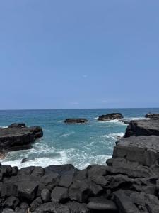 にあるPeles Eyeの岩場からの海の景色 +24枚の写真
