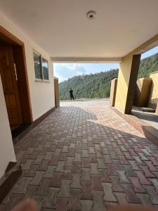 Nespecifikovaný výhled na hory nebo výhled na hory při pohledu z kempu