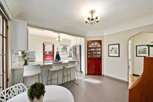 Φωτογραφία από το άλμπουμ του Hand House σε Μπόιζι