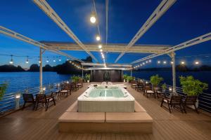 Fotografie z fotogalerie ubytování Halong Athena Cruise v destinaci Ha Long