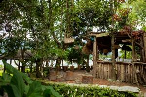 Een tuin van Krazy Gecko Resort