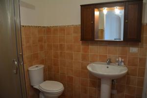 A bathroom at Etna Hiking B&B