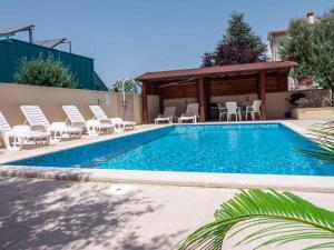 Bazén v ubytování Apartments in Vodnjan - Istrien 38207 nebo v jeho okolí