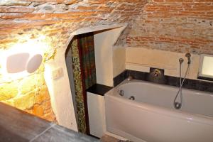 A bathroom at Torre Cepollini