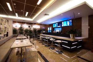 A restaurant or other place to eat at Lyz Business Hotel