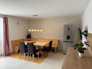 a kitchen and dining room with a table and chairs at Apart Moriggl in Nauders