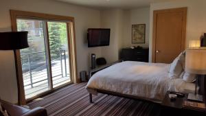 Postel nebo postele na pokoji v ubytování Hotel Minturn