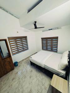 a bedroom with a bed and a ceiling at Chills homestay in Kalpetta +11 photos