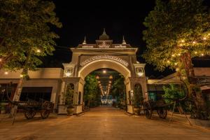 an entrance to a building with an arch at night at Pich Kunthea Angkor Resort in Phumĭ Kruŏs