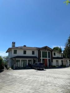 Ảnh trong thư viện ảnh của Sunrise Home ở West Vancouver