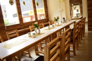 a row of tables and chairs in a restaurant at Noel Home's Manali in Manāli
