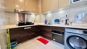 Een keuken of kitchenette bij 富力公主湾R&F Princess Cove by RongYu