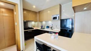 Een keuken of kitchenette bij 富力公主湾R&F Princess Cove by RongYu