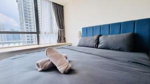 Een bed of bedden in een kamer bij 富力公主湾R&F Princess Cove by RongYu