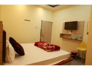 A television and/or entertainment centre at Hotel Chandralok, Chitrakoot Még 8 kép