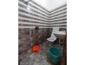 A bathroom at Hotel Chandralok, Chitrakoot