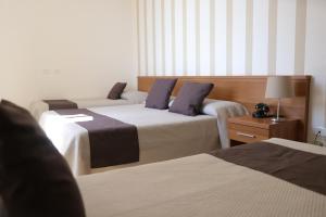 Letto o letti in una camera di Hotel Castel Miramonti