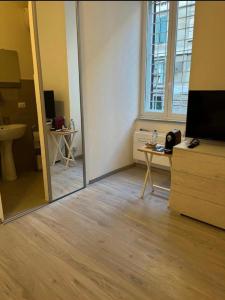 Televiisor ja/või meelelahutuskeskus majutusasutuses San Pietro View Boutique Rooms +12 fotot