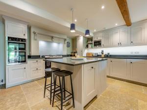 Η κουζίνα ή μικρή κουζίνα στο Kings Cottage South - Uk49854 +24 φωτογραφίες