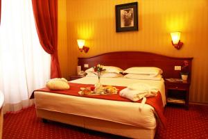 Letto o letti in una camera di Augusta Lucilla Palace
