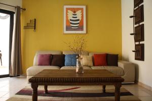A seating area at Casa Corazon de Plata Suites