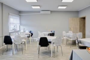Reštaurácia alebo iné gastronomické zariadenie v ubytovaní Hostel Azymut