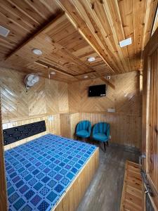 Ένα ή περισσότερα κρεβάτια σε δωμάτιο στο Kamaksha Home Stay