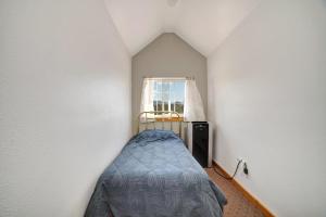 Ένα ή περισσότερα κρεβάτια σε δωμάτιο στο Ranchette Ponderosa - The La Sal #4 at Wind Walker Homestead