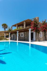 Бассейн в Villa Irini или поблизости