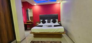 En eller flere senge i et værelse på Hotel Hill View