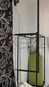 a glass shelf with a green chair in a room at Pequeño apartamento Aeropuerto CDMX in Mexico City