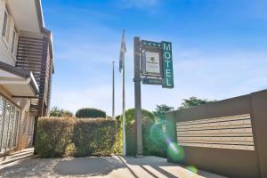 Foto dalla galleria di Emerald Inn by Travellers a Emerald