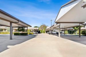 Foto dalla galleria di Emerald Inn by Travellers a Emerald