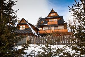 a house with a fence in front of it at Willa Leluja in Zakopane