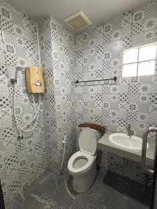 Koupelna v ubytování Lithai Guesthouse