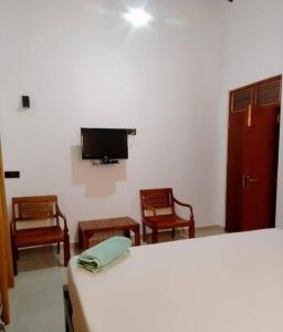 Телевизор и/или развлекательный центр в Ranvillas Guest House