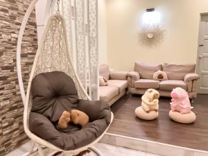 Khu vực ghế ngồi tại Capybara Kids House 12 Pax 5 min to Ipoh Town